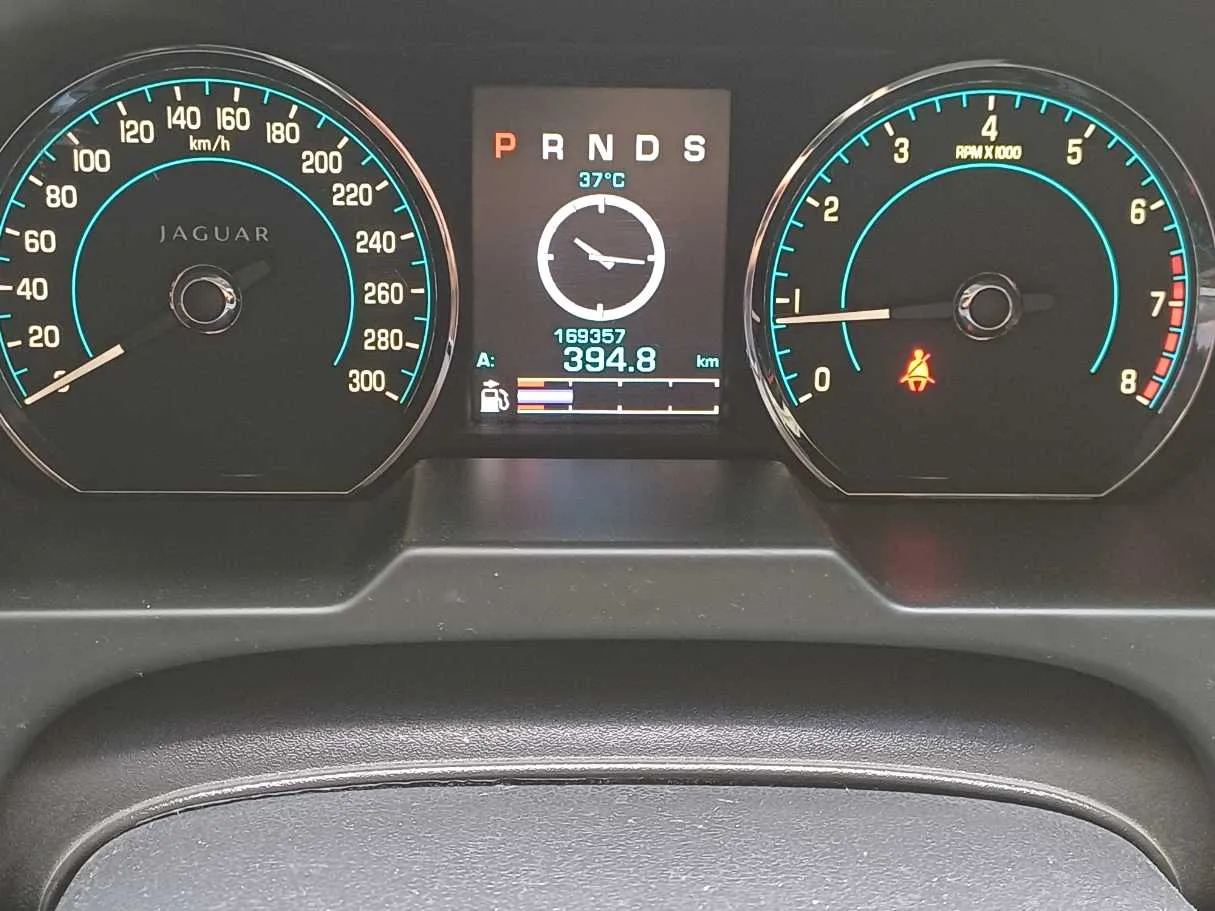 Car image 19