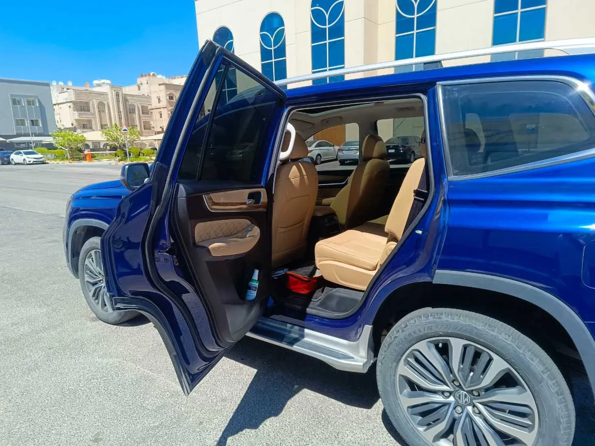 Car image 16