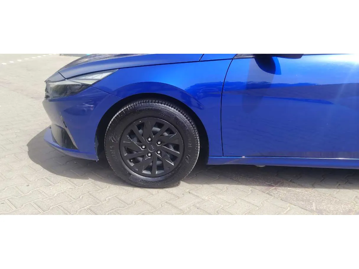 Car image 9