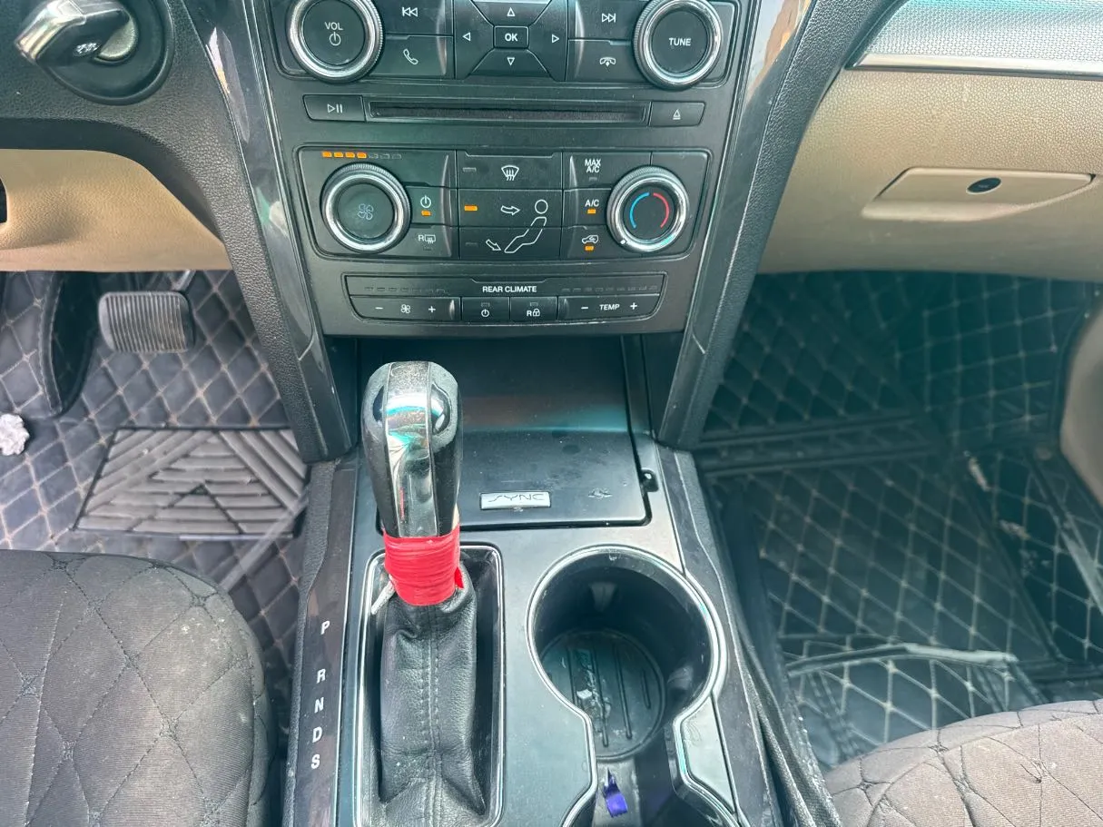 Car image 15