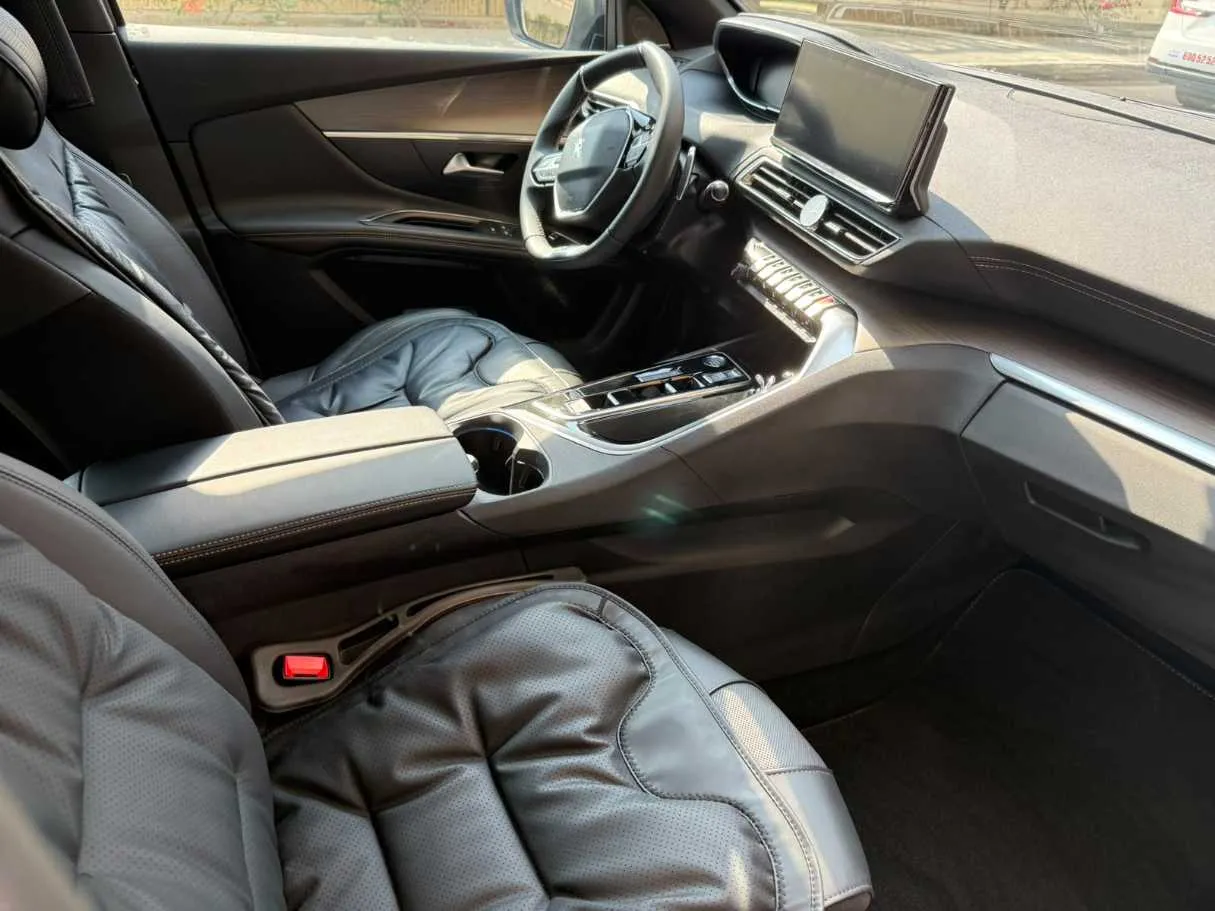 Car image 13