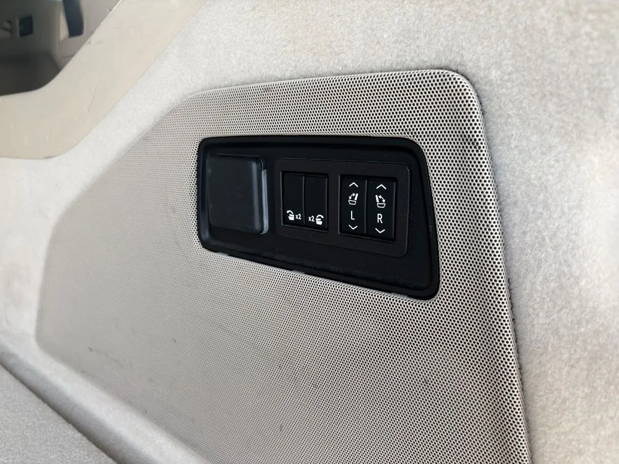 Car image 29
