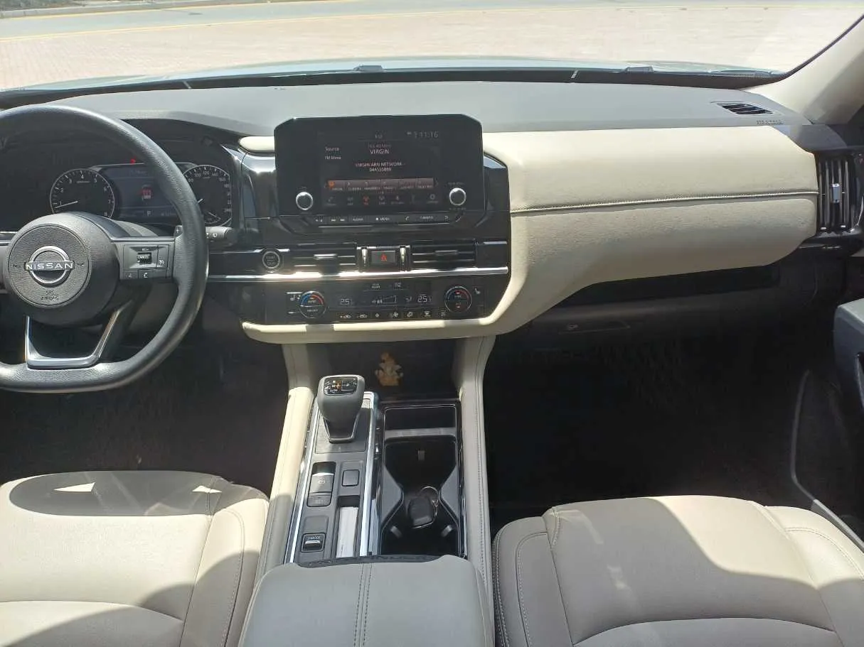 Car image 16