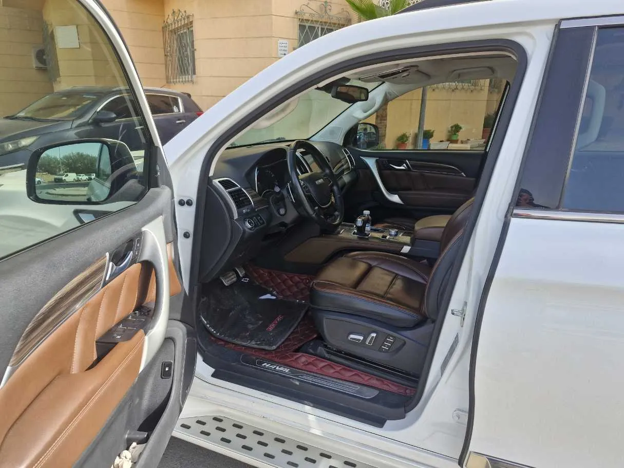 Car image 12