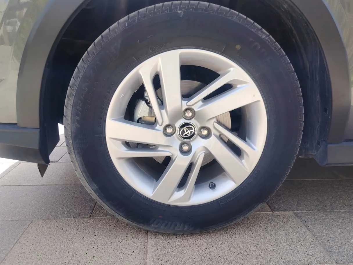 Car image 10