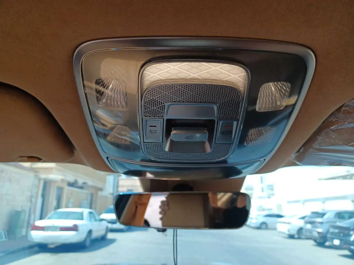 Car image 23
