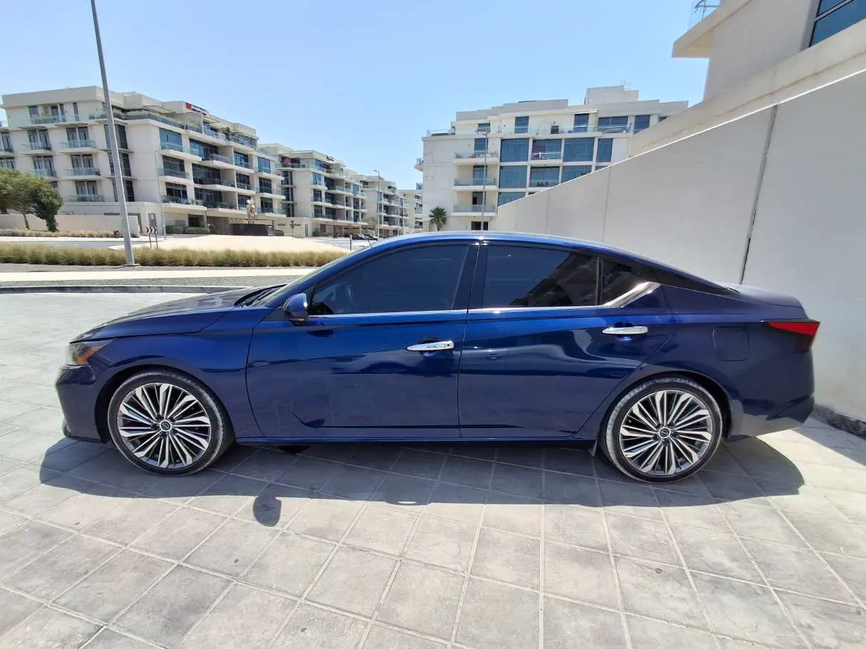 Car image 8
