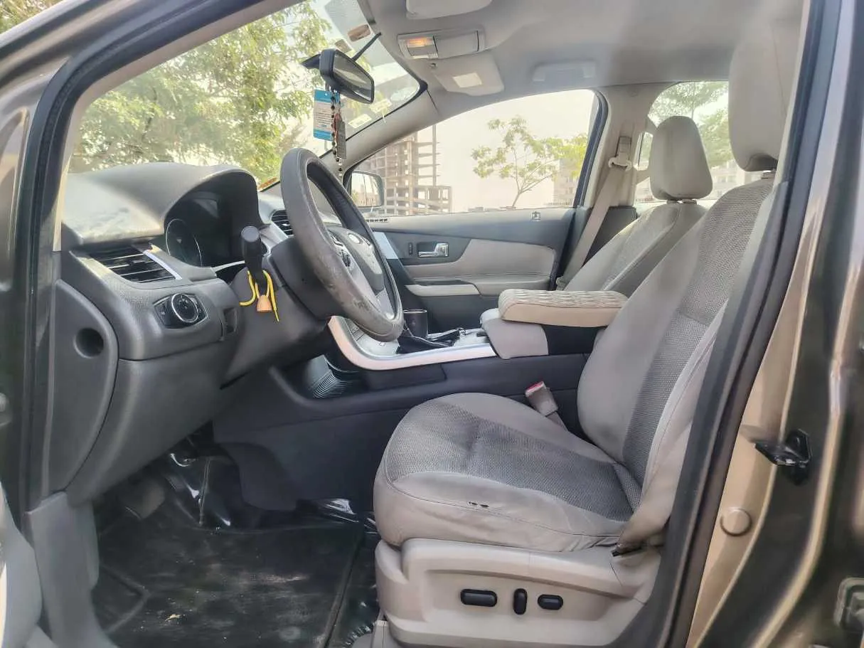 Car image 15