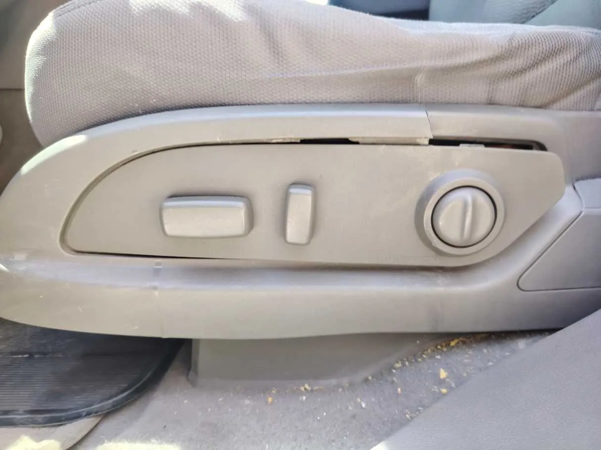 Car image 30