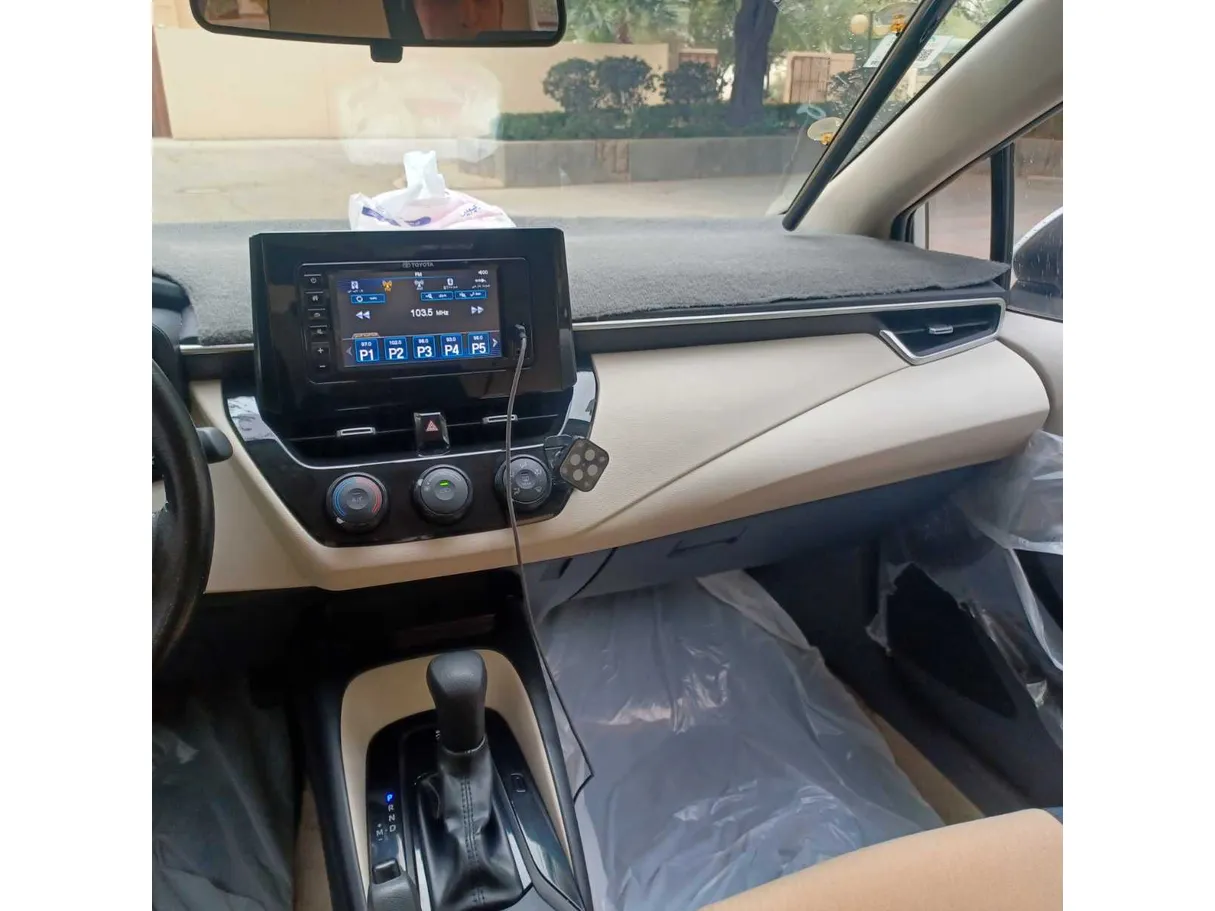 Car image 14