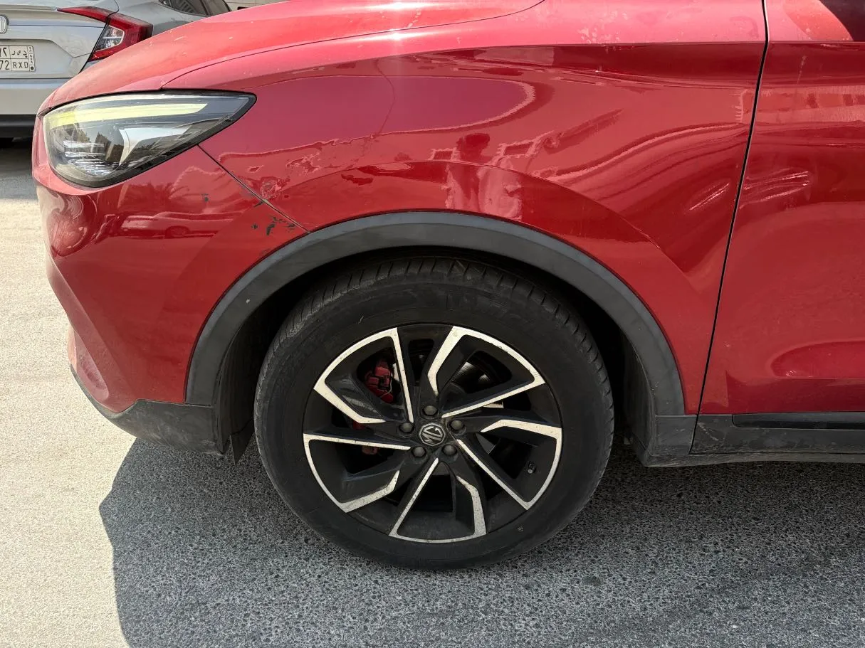Car image 9