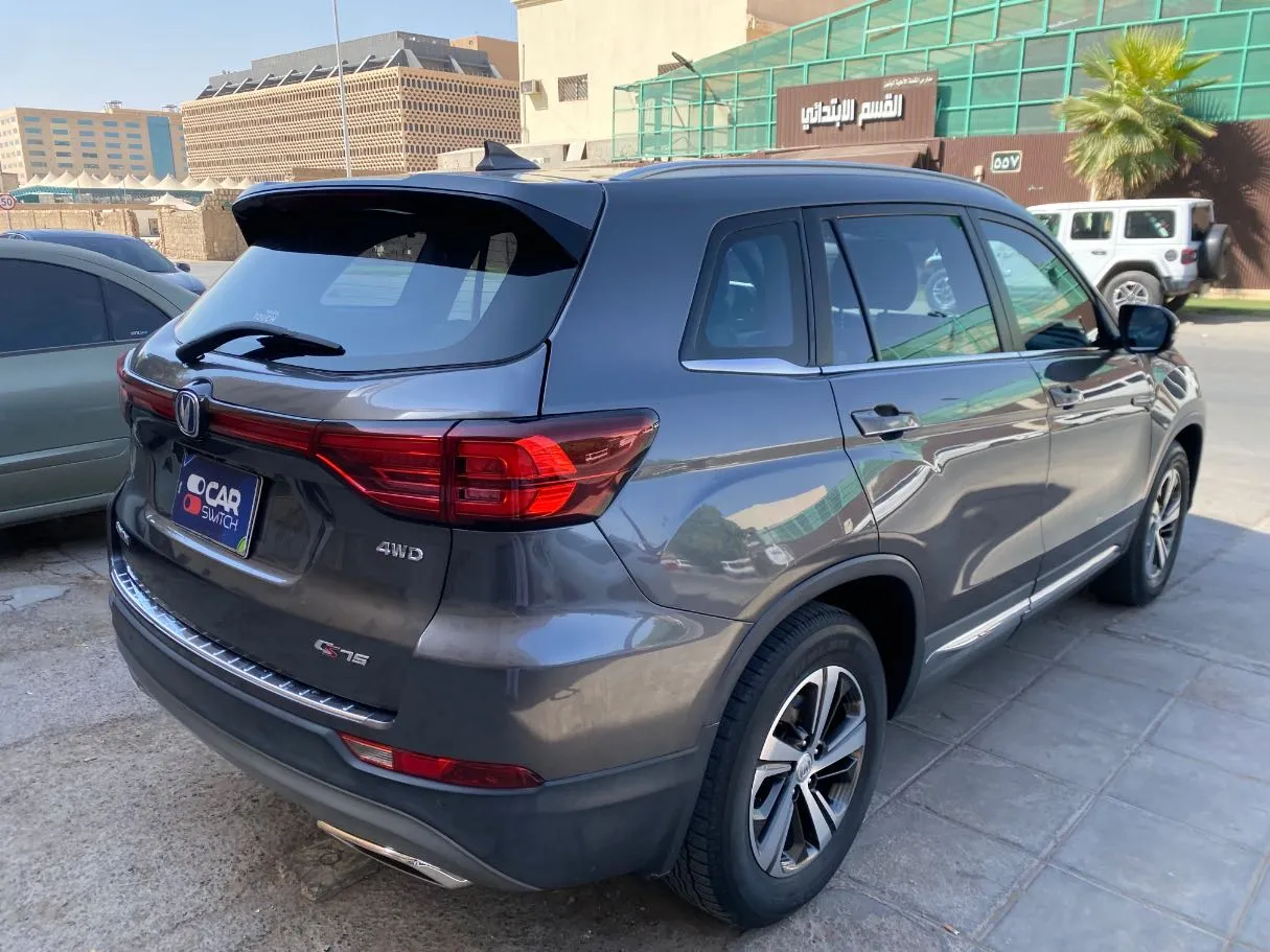 Car image 5