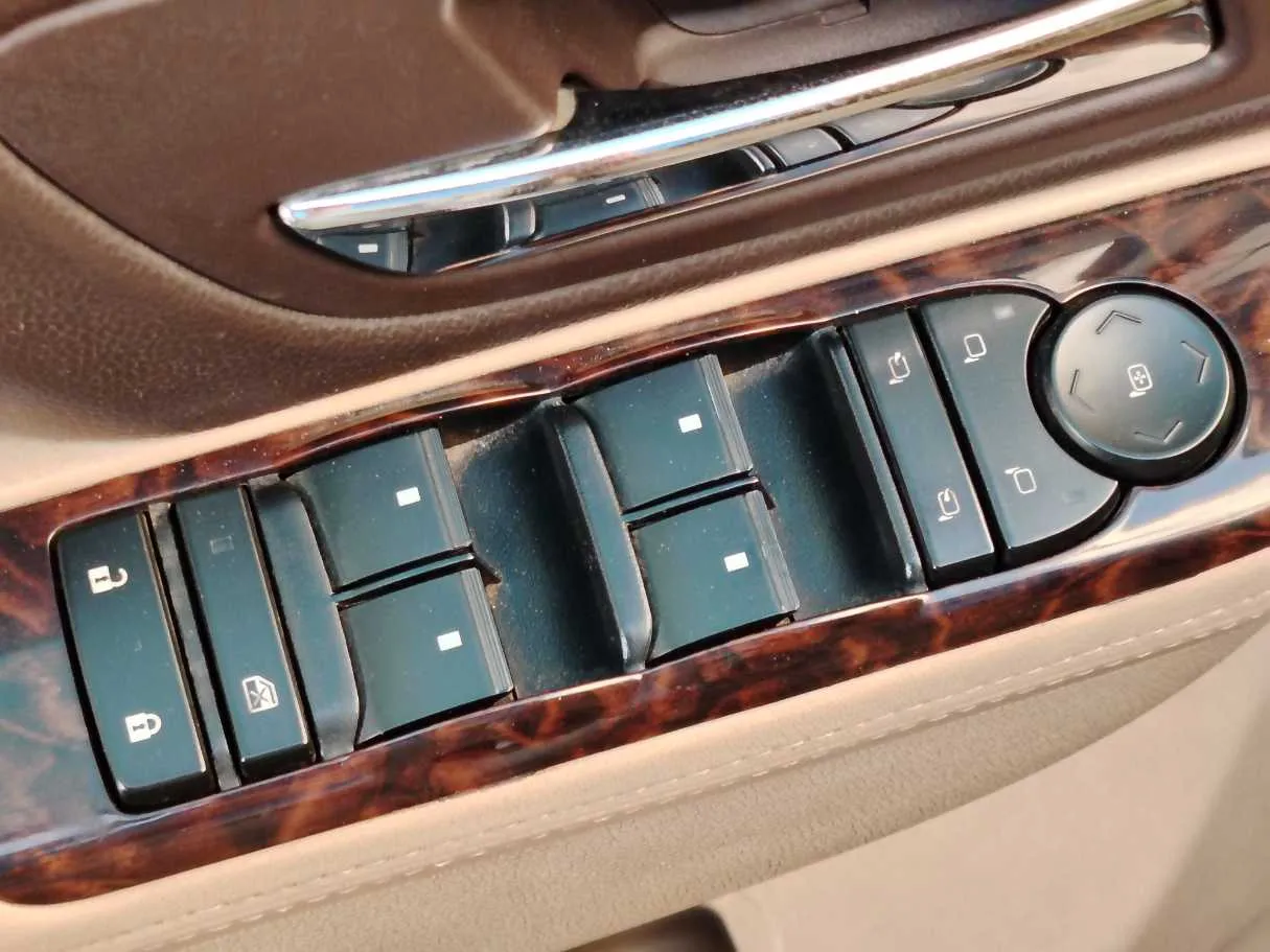 Car image 26