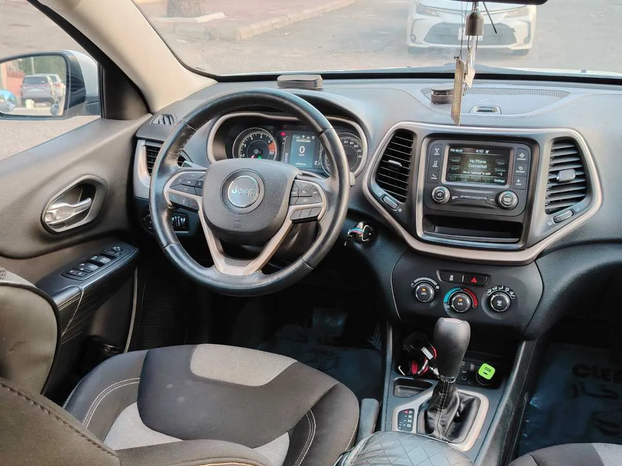 Car image 20