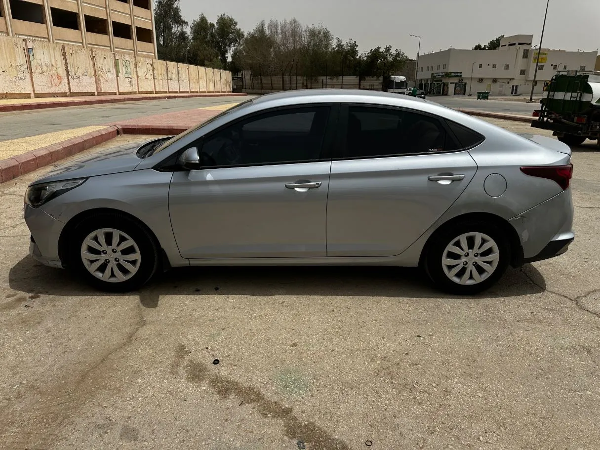 Car image 8