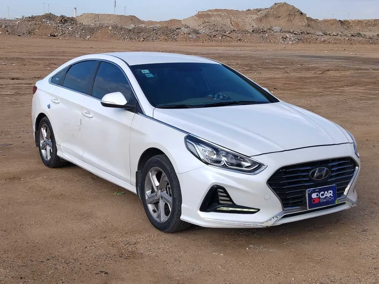 Car image 3