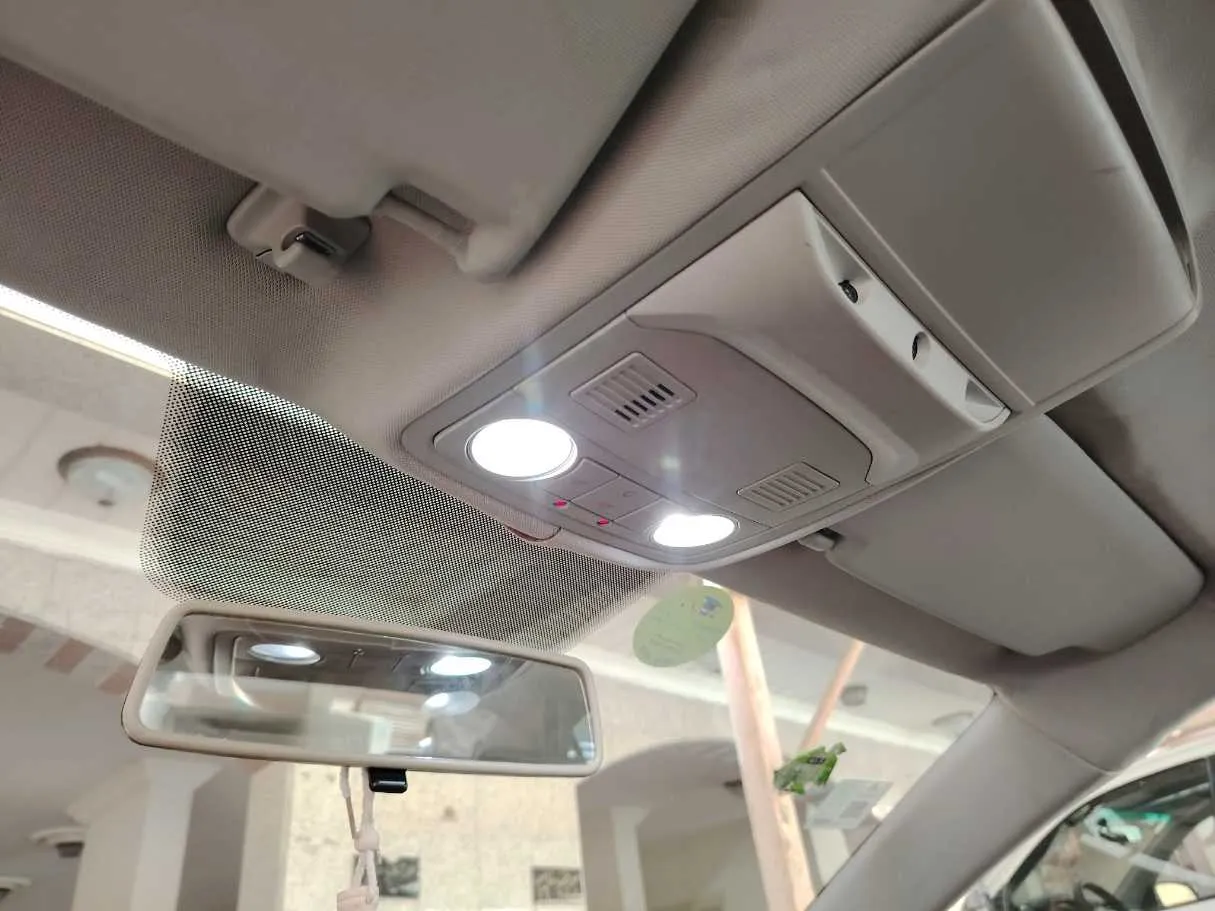 Car image 27