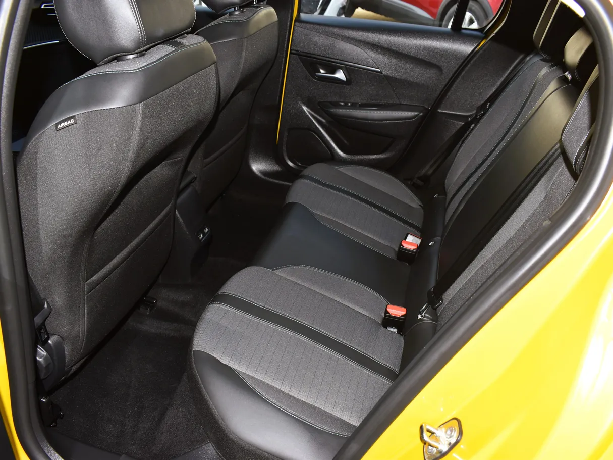 Car image 12