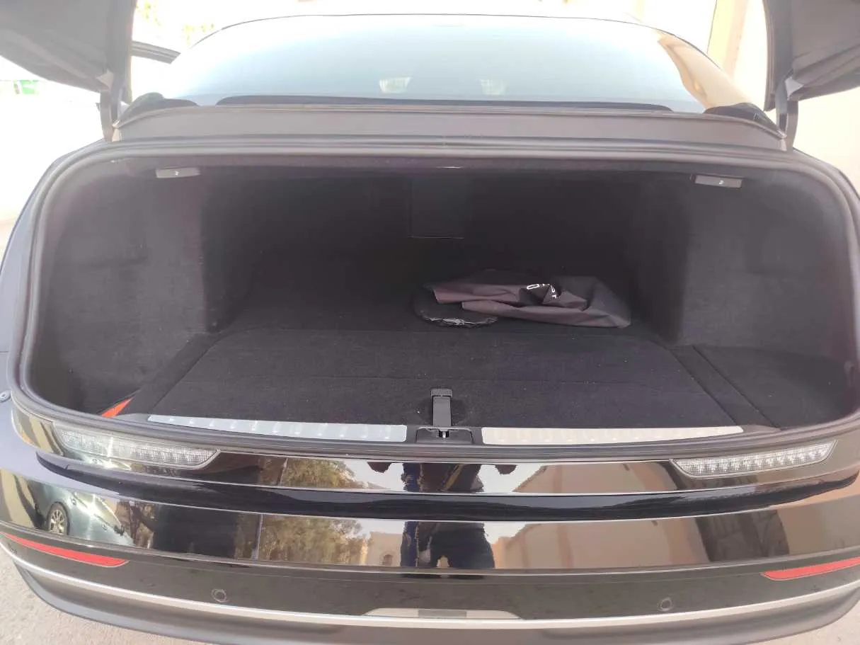Car image 28