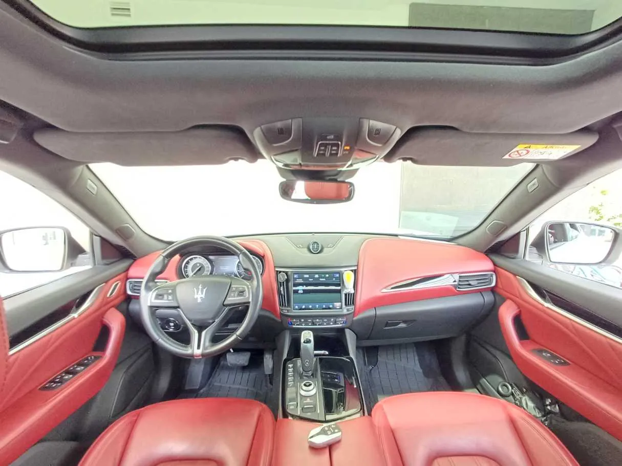 Car image 14