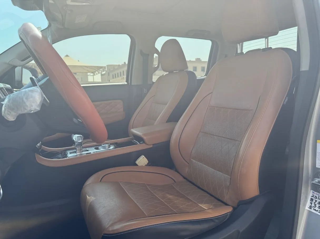 Car image 13