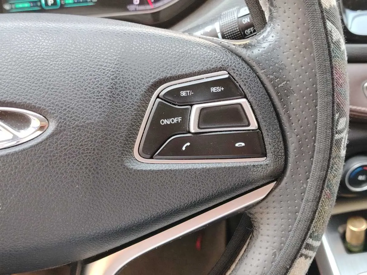 Car image 30