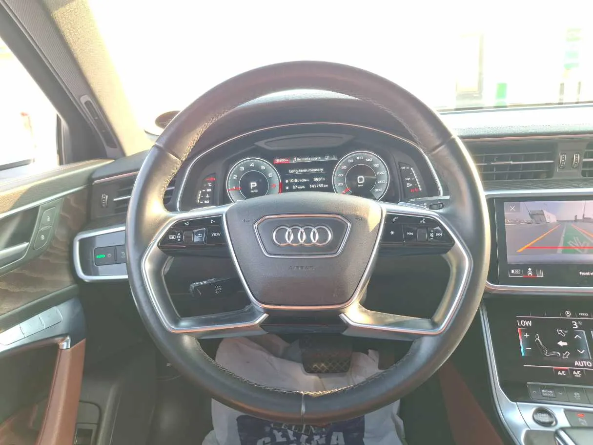 Car image 14