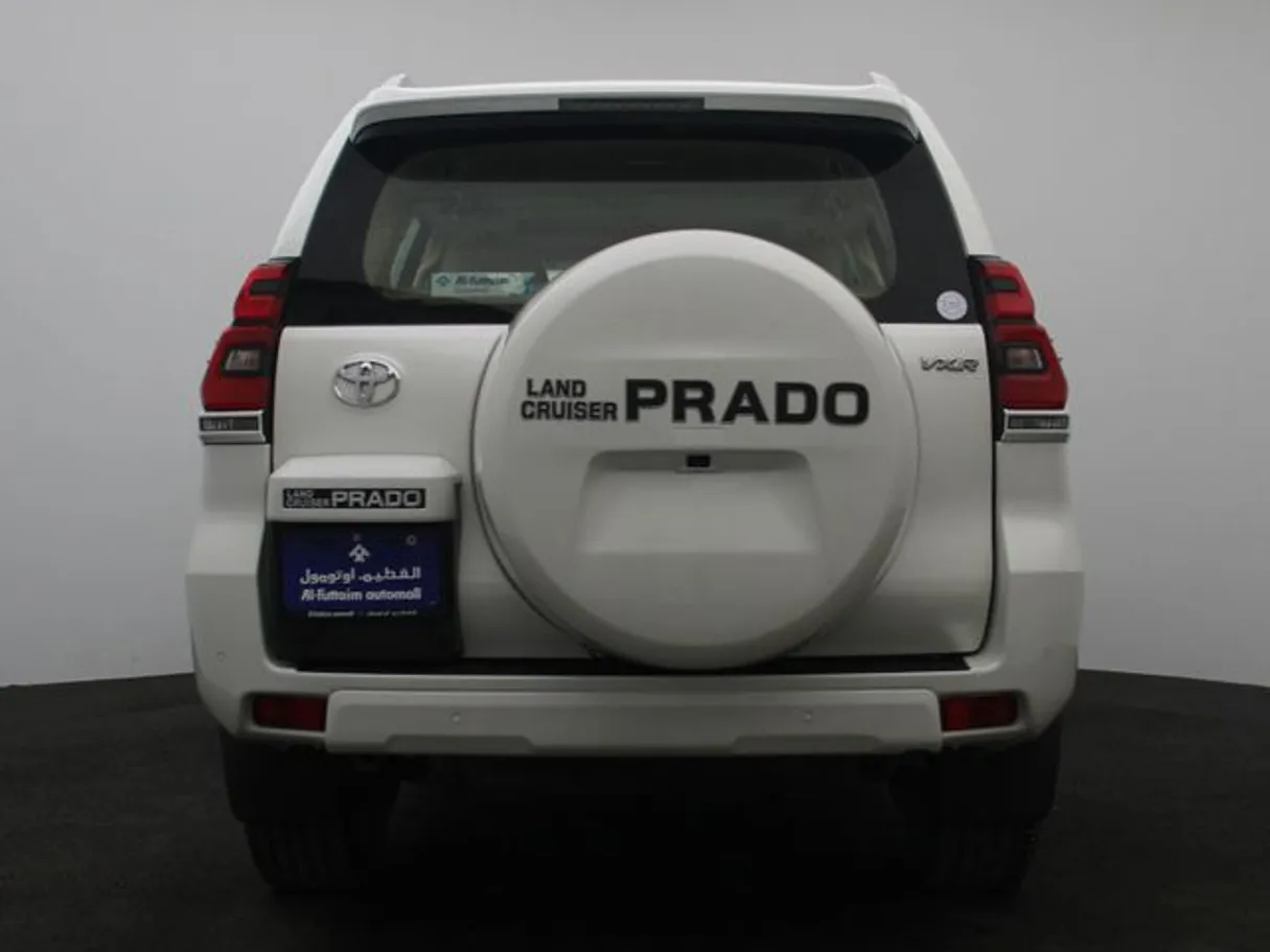 Car image 12