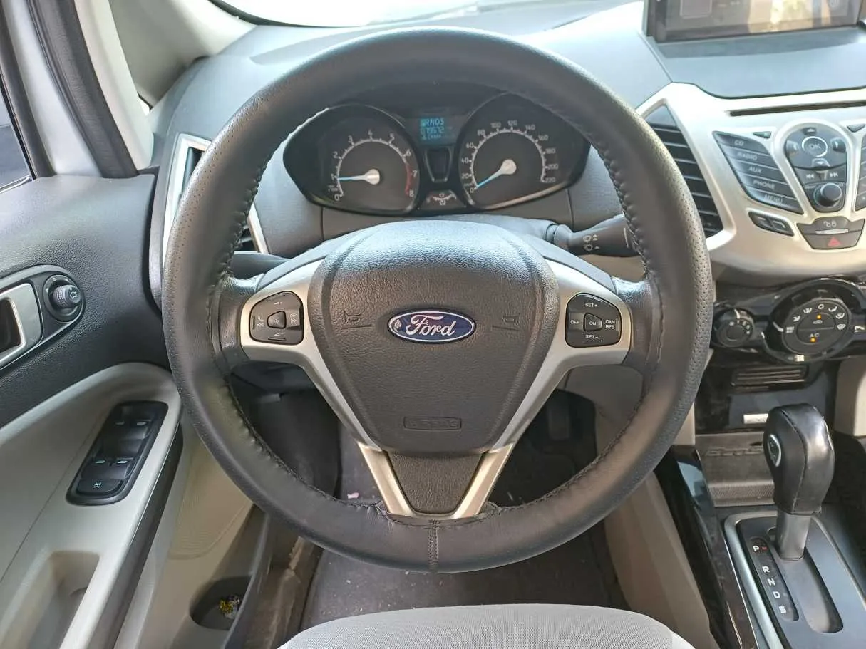 Car image 18