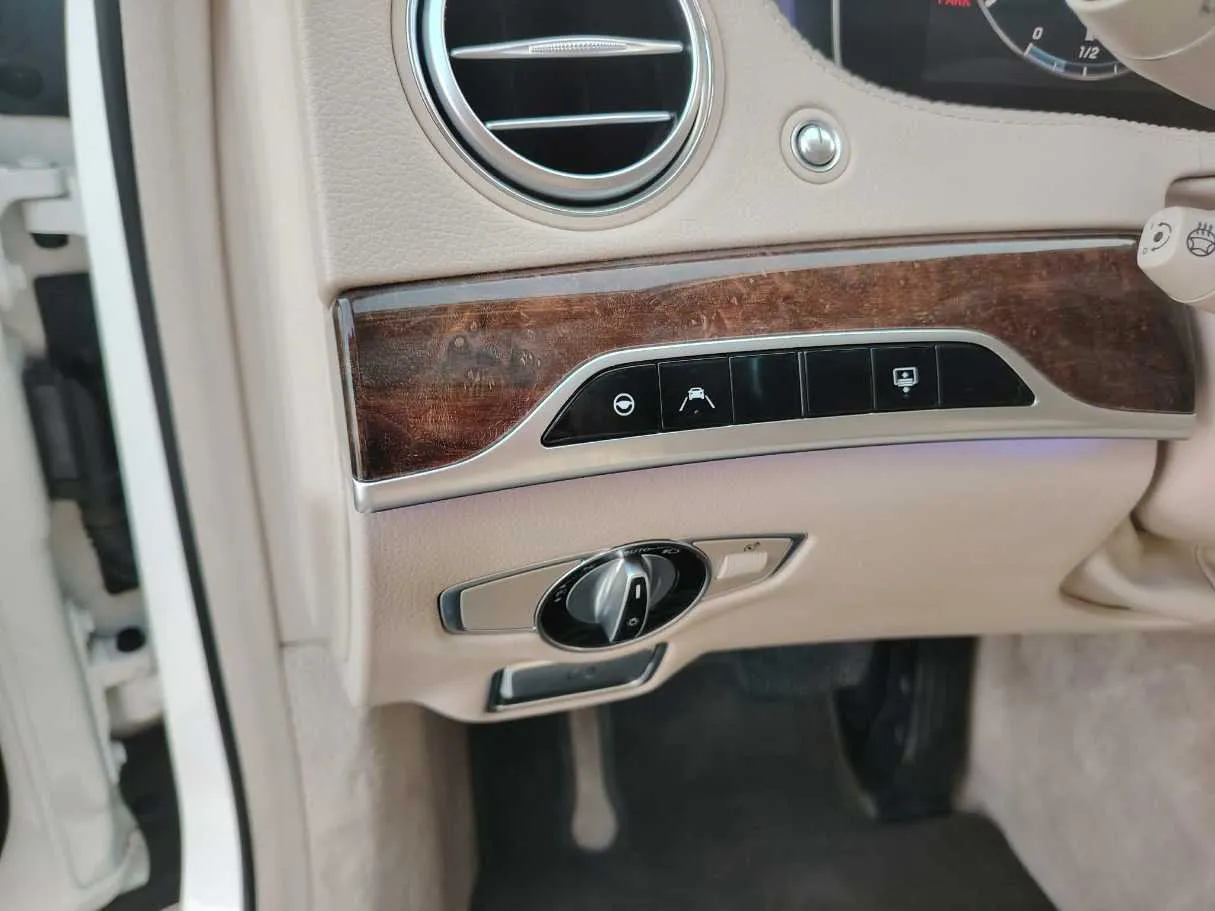 Car image 43