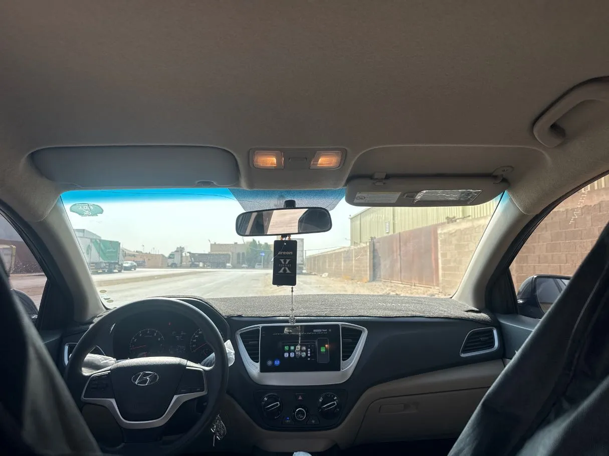 Car image 14