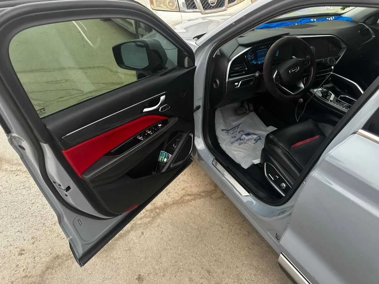 Car image 10