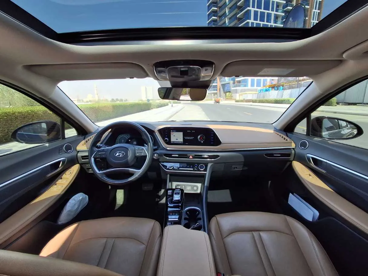 Car image 14