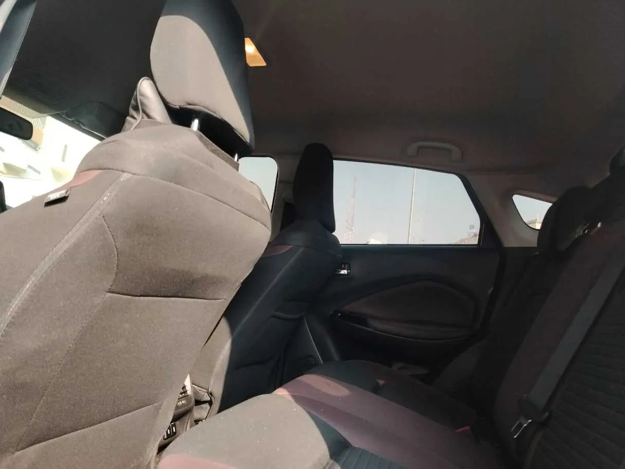 Car image 19