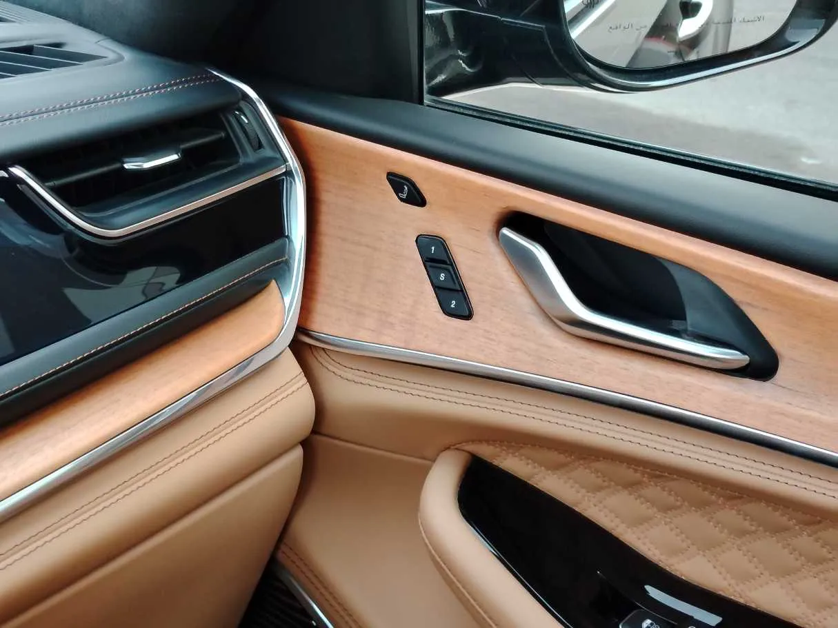 Car image 30