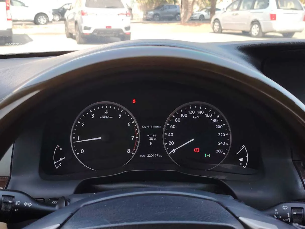 Car image 25