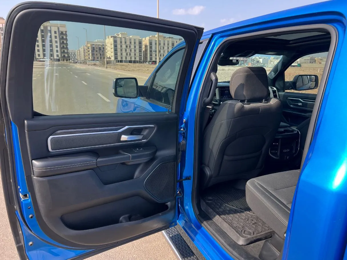 Car image 13