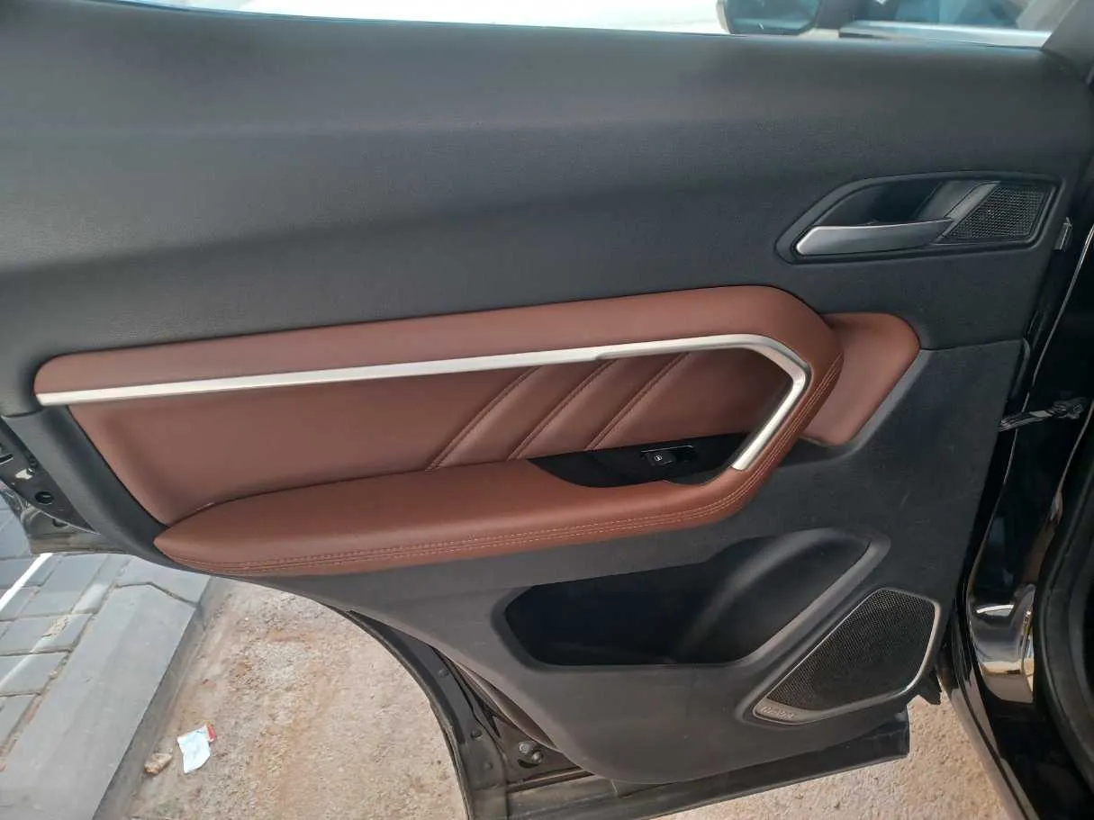 Car image 13