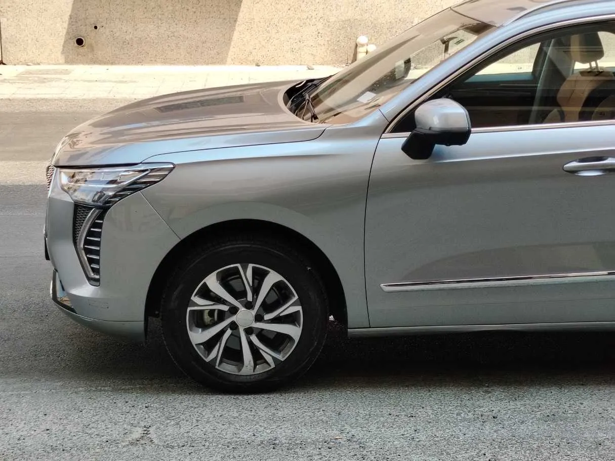 Car image 9