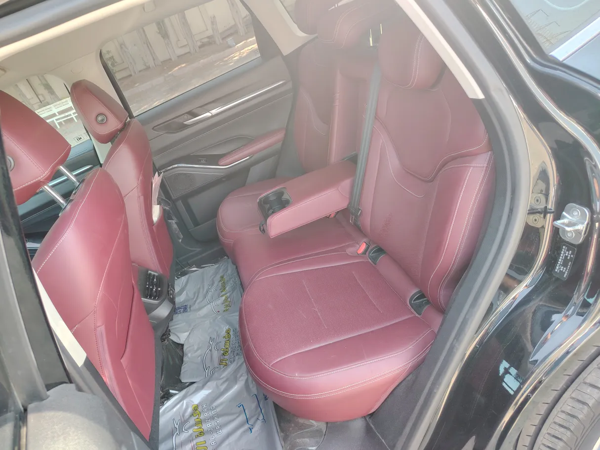 Car image 15