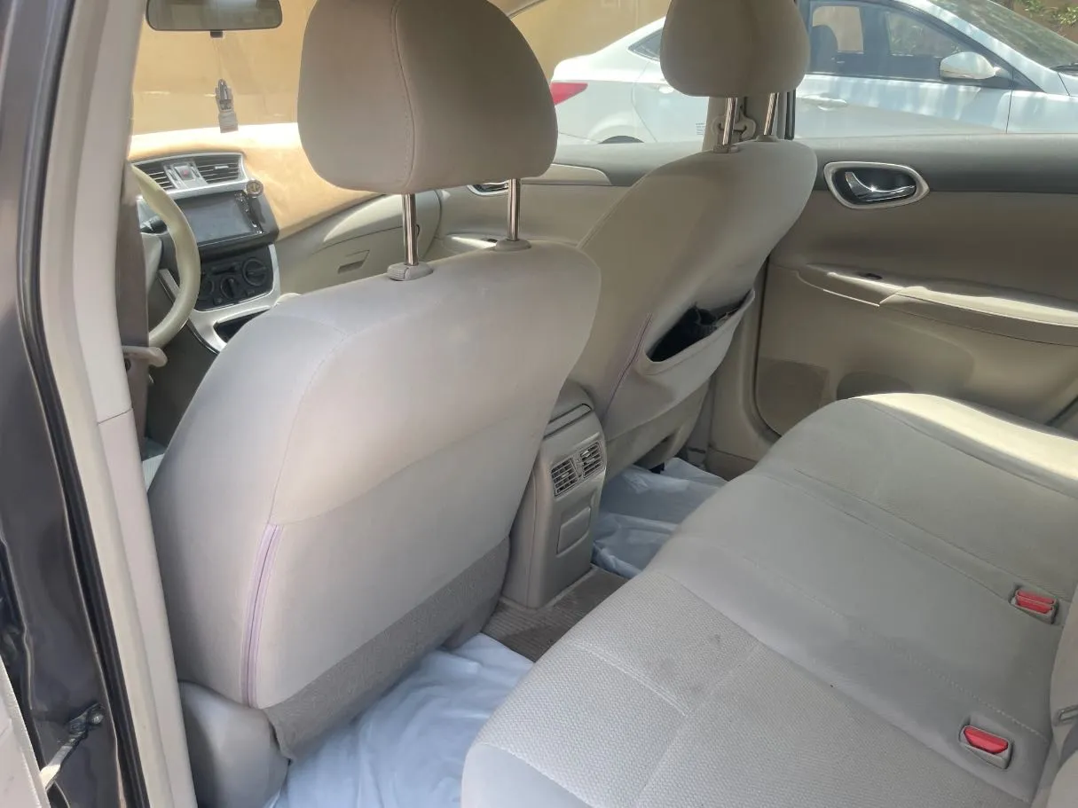 Car image 16