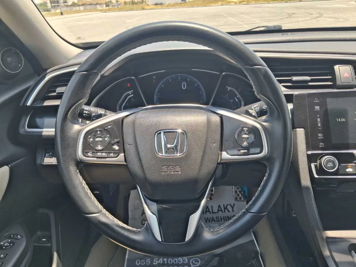 Car image 16