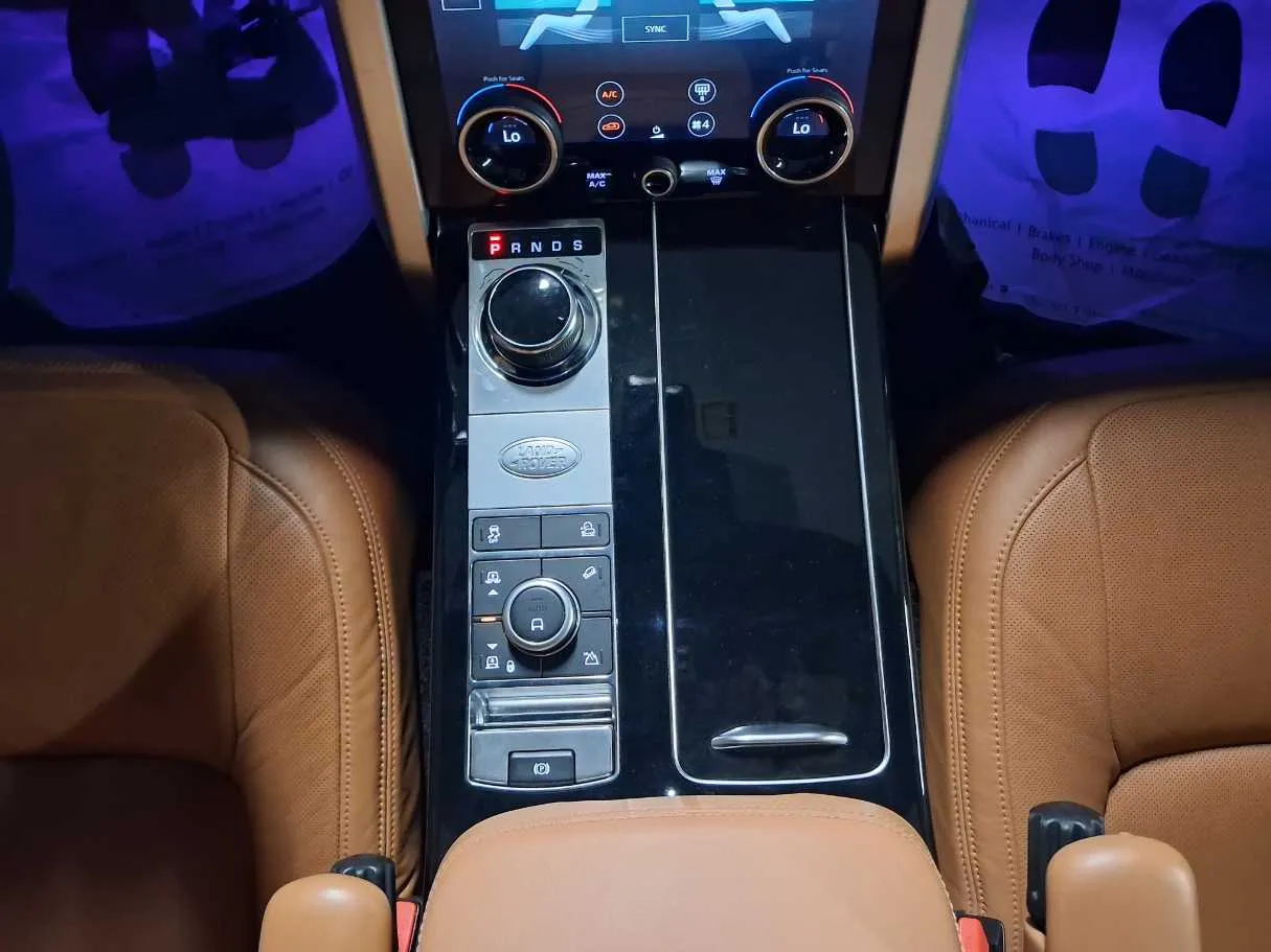 Car image 17