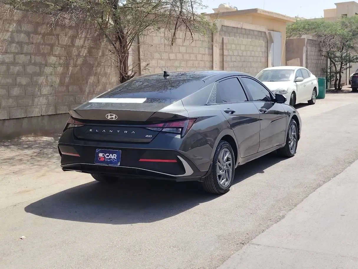 Car image 5