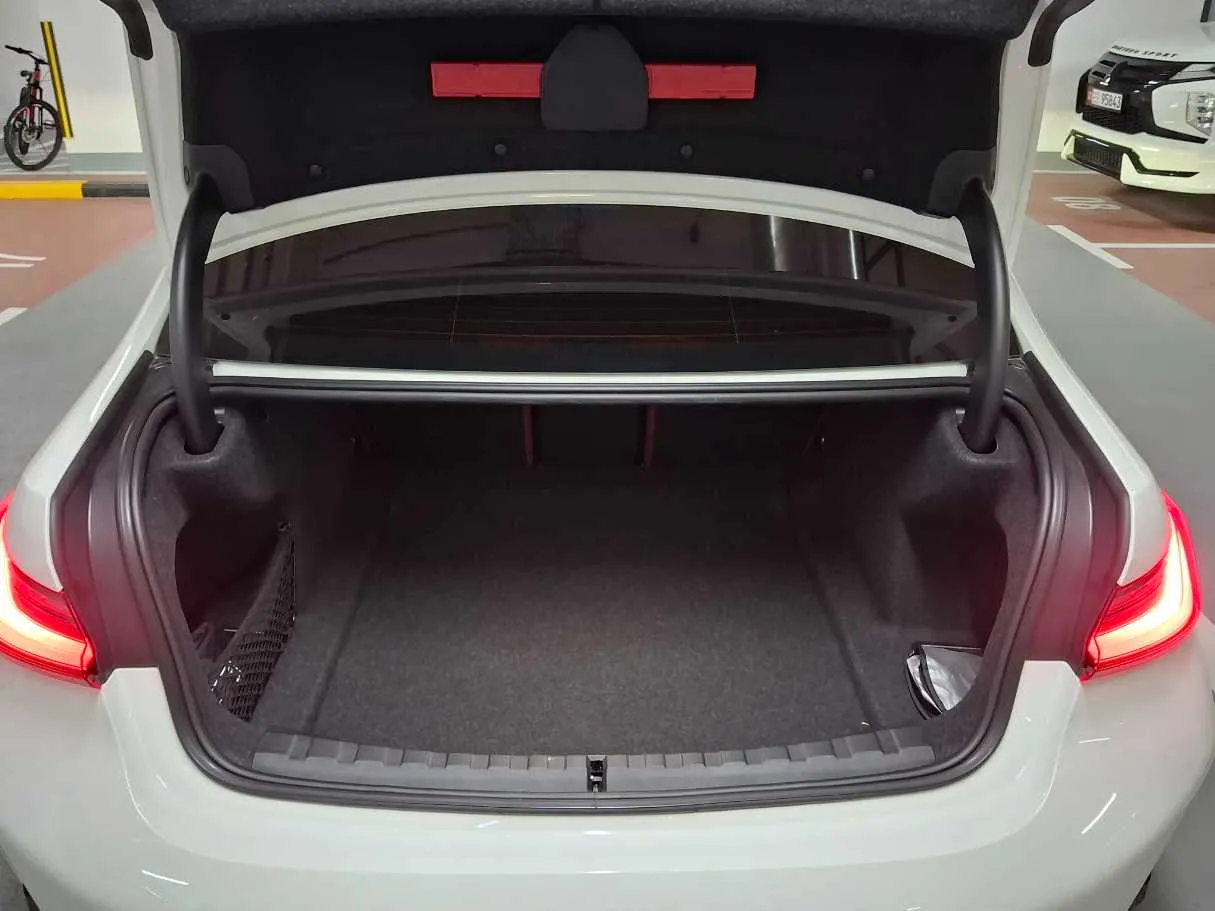 Car image 23