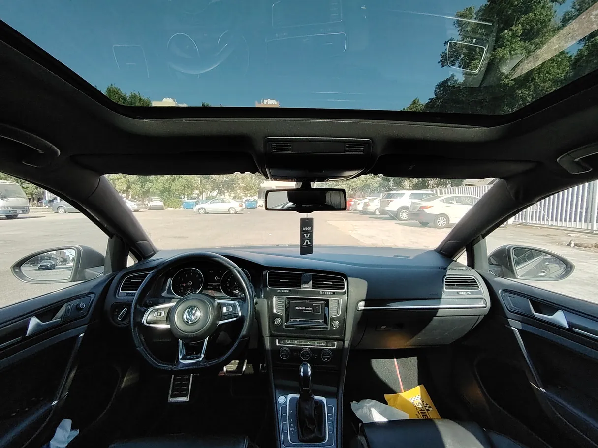 Car image 18