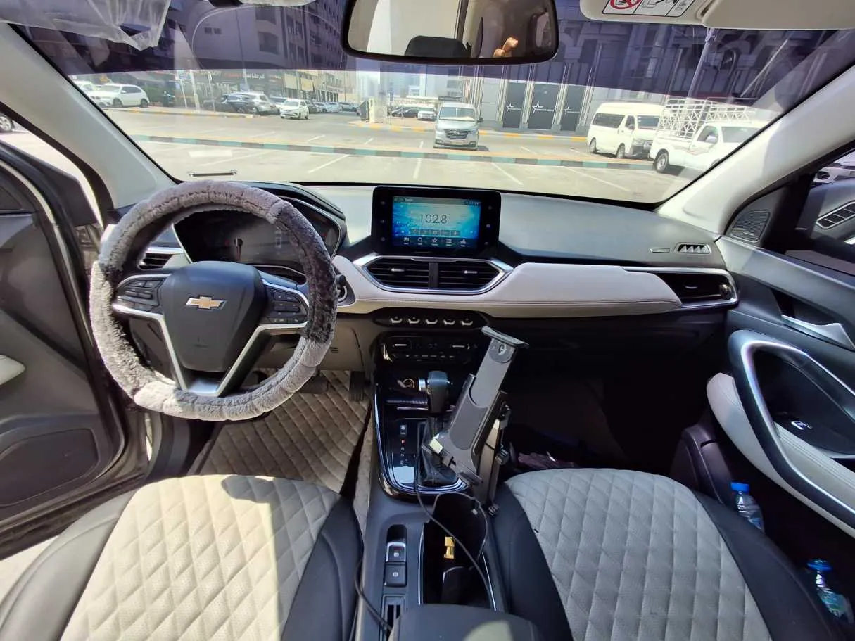 Car image 14