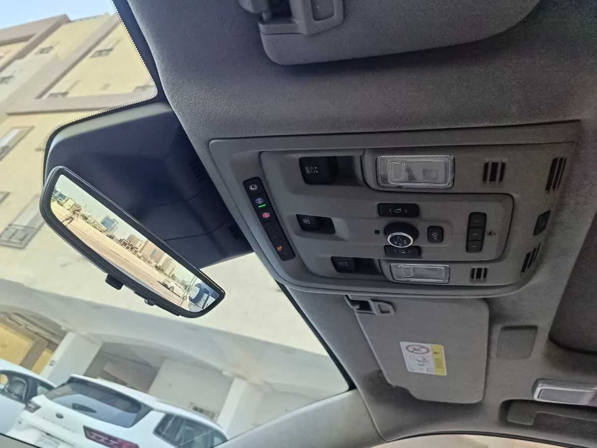 Car image 34