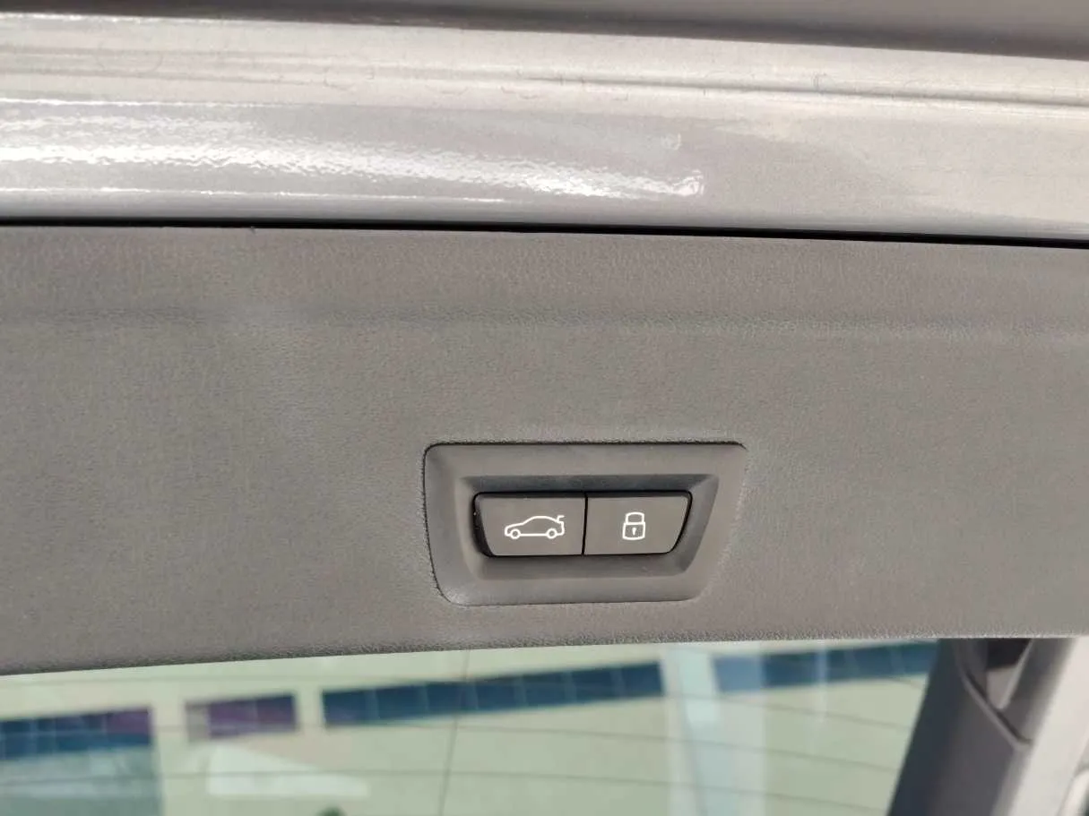 Car image 33