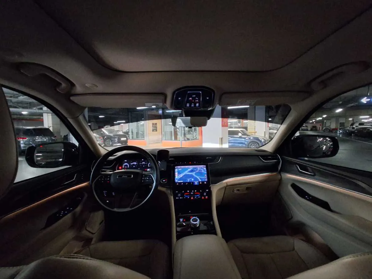 Car image 18